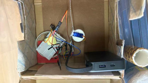 Internal circuit wiring and component arrangement inside the house model